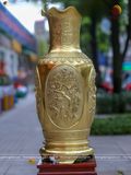 Đôi lọ hoa bằng đồng cát tút đúc nổi họa tiết tứ quý cao 81cm