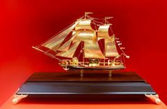 Quà tặng thuyền buồm mạ vàng 24K KT 31x22x12 - Quà tặng tân gia