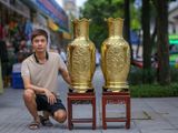 Đôi lọ hoa bằng đồng cát tút đúc nổi họa tiết tứ quý cao 81cm