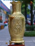 Đôi lọ hoa bằng đồng cát tút đúc nổi họa tiết tứ quý cao 81cm