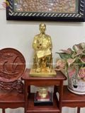 Tượng Bác Hồ ngồi ghế mây đồng đỏ dát vàng 24k cao 42cm mẫu 1 - Đồng Đông Sơn
