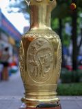 Đôi lọ hoa bằng đồng cát tút đúc nổi họa tiết tứ quý cao 81cm