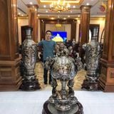 Lộc bình bằng đồng khảm ngũ sắc cao 1m6