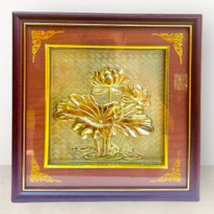 Tranh hoa sen để bàn bằng đồng vàng KT 26x26cm - Quà tặng hoa sen