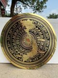 Tranh mặt trống ăn mòn bằng đồng vàng bản đồ đk 1m2