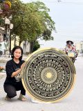 Tranh mặt trống đồng ăn mòn bằng đồng vàng ĐK 1m1