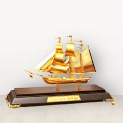 Quà tặng thuyền buồm mạ vàng 24K KT 31x22x12cm (Mẫu 19) - Mô hình thuyền