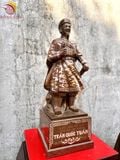 Tượng Trần Quốc Tuấn bằng đồng đỏ khảm tam khí cao 50cm (Mẫu đẹp kỹ)