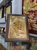 Tranh Thuận Buồm Xuôi Gió để bàn đồng vàng mạ vàng 24K KT 20cm x 25cm mẫu 1 - Quà tặng thuận buồm