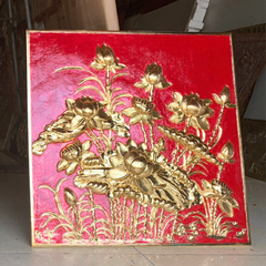 Tranh hoa sen đồng vàng dát vàng vẽ nền đỏ KT 68x68cm