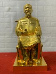 Tượng Bác Hồ bằng đồng , Bác ngồi đọc báo thiếp vàng 9999