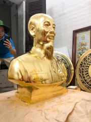 Tượng Bác Hồ bán thân đồng đỏ dát vàng 24K cao 61cm - Đồng Đông Sơn