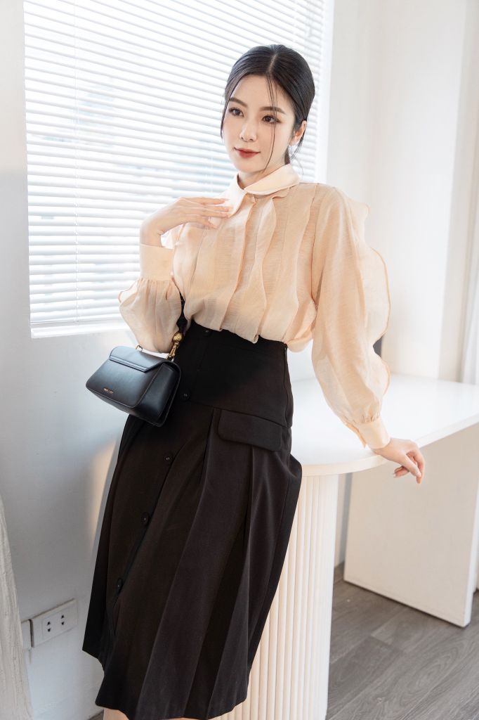 Black Pleated Skirt -  Chân váy đen đính khuy