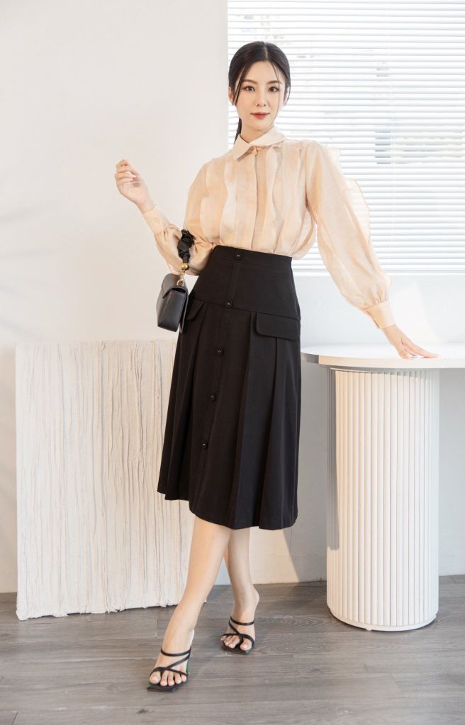 Black Pleated Skirt -  Chân váy đen đính khuy