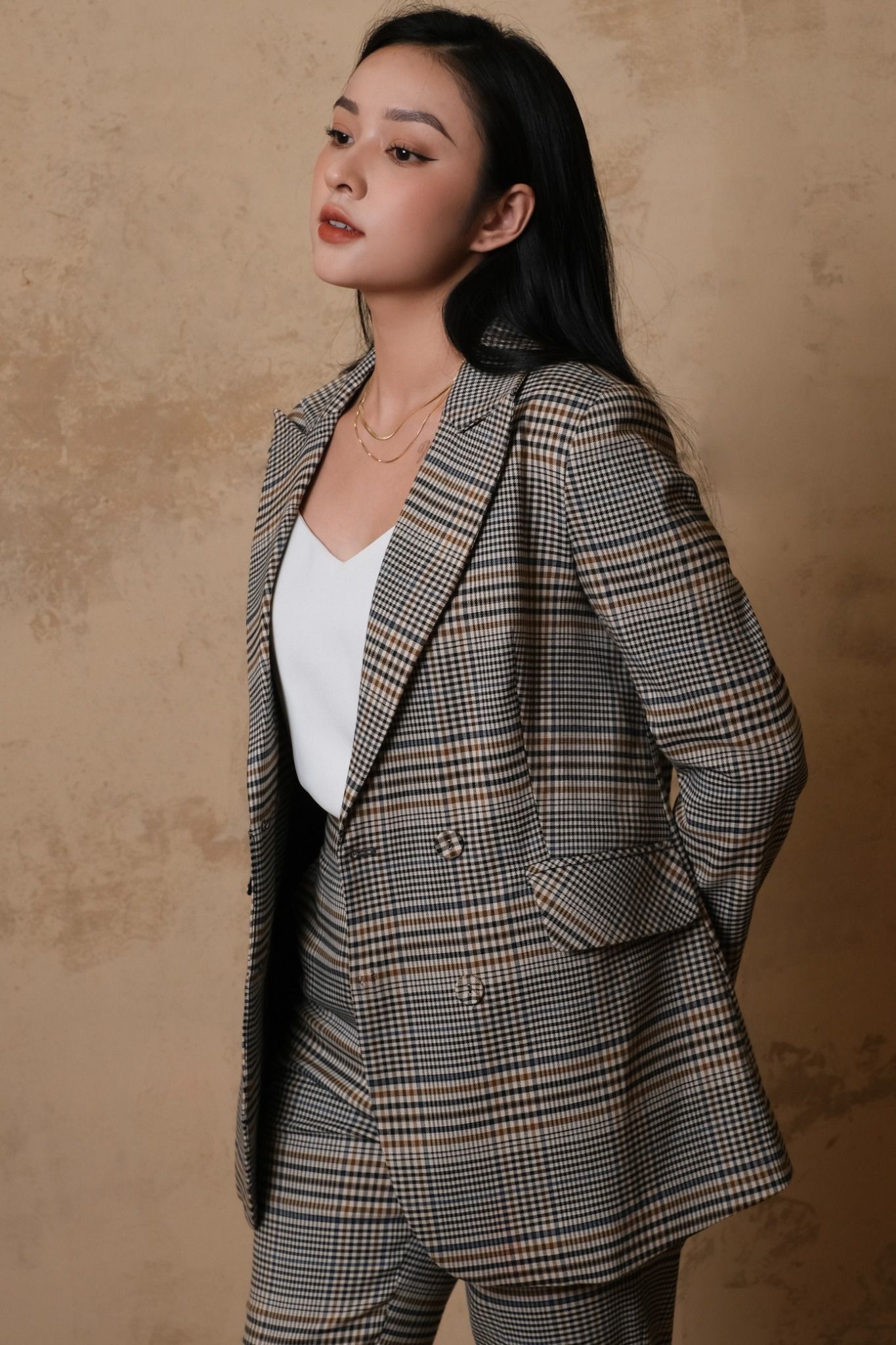 Donna Blazer (Kẻ nâu vàng)