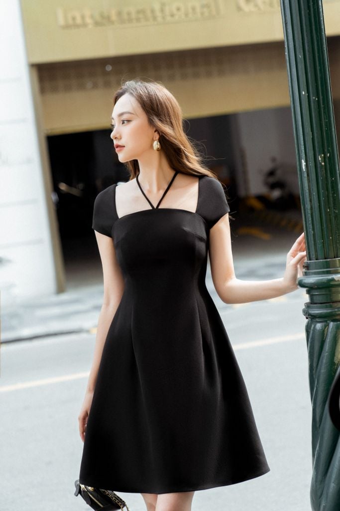 Kelly Dress - Váy đen buộc dây cổ