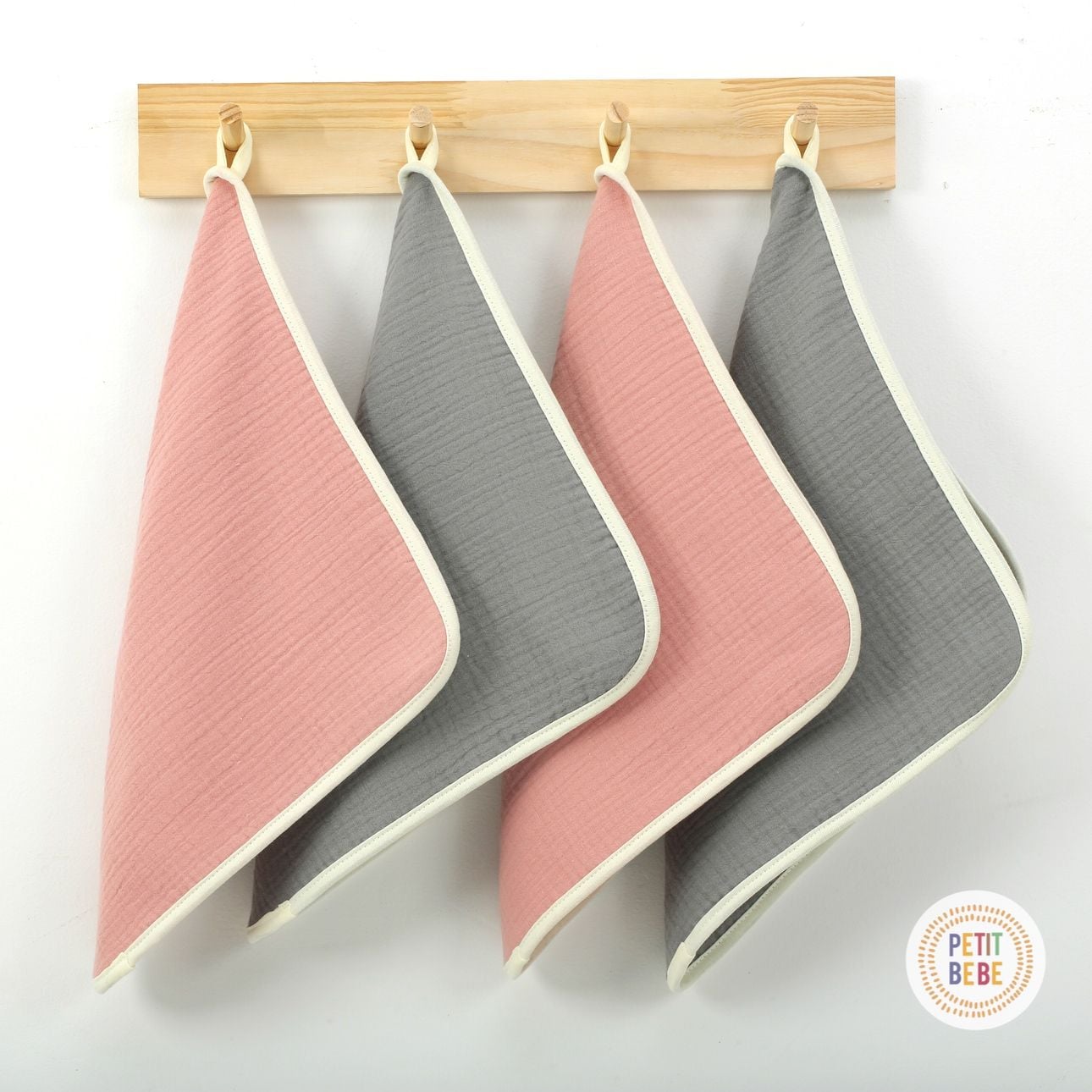  Khăn mặt kích thước lớn 30x30cm cho bé Petit Bebe 