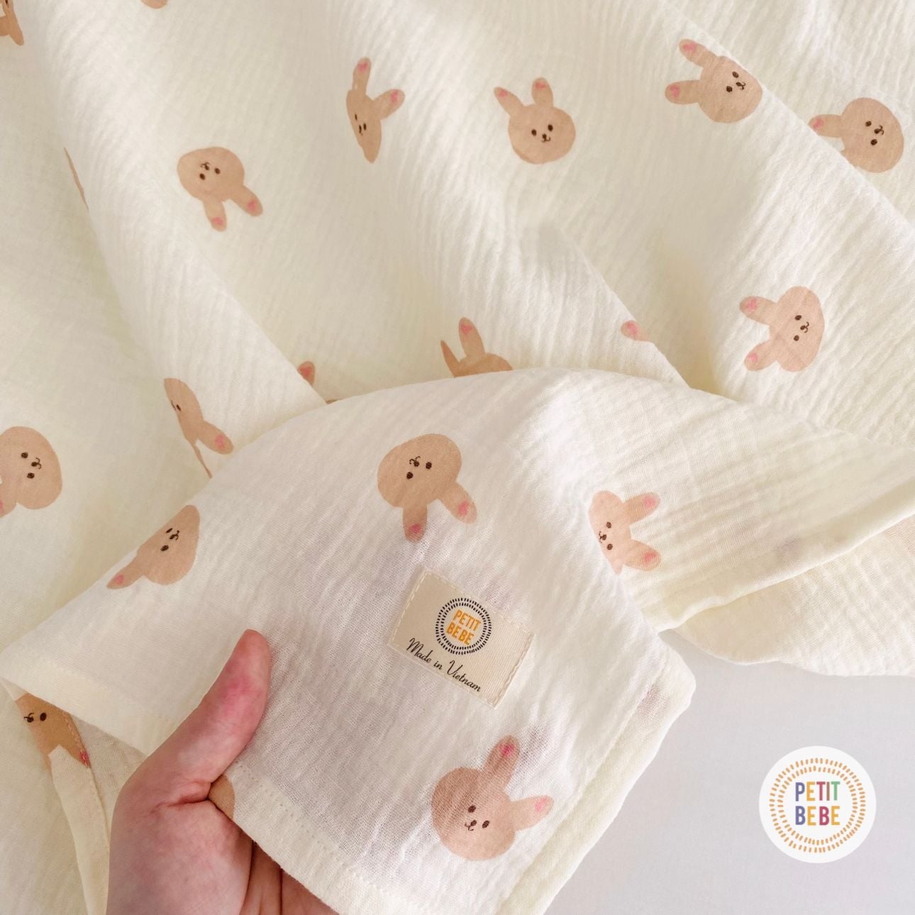  Khăn tắm 100x100cm cho bé Petit Bebe 