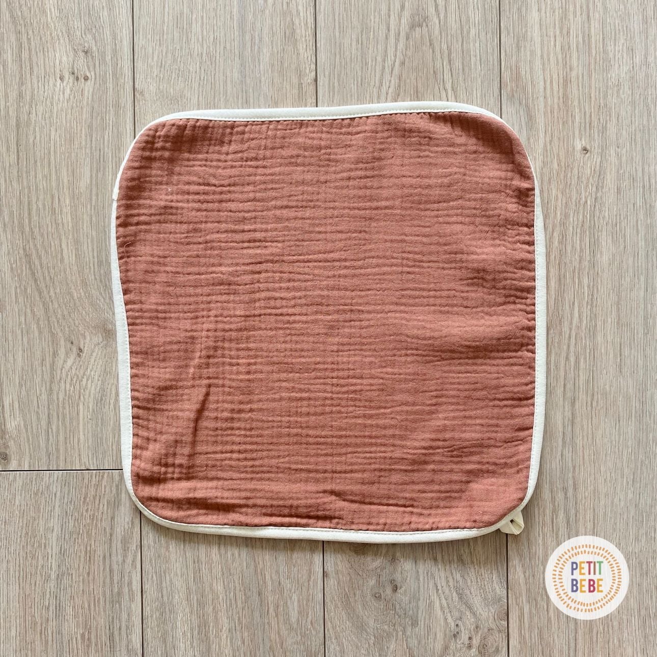  Khăn mặt kích thước lớn 30x30cm cho bé Petit Bebe 