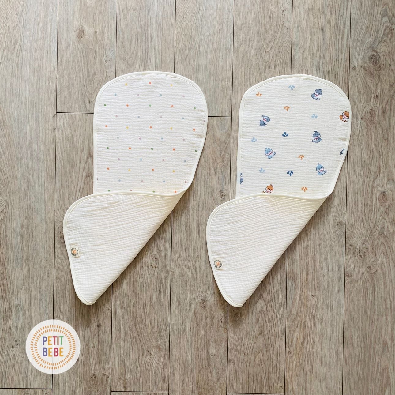  Khăn lót vai hỗ trợ vỗ ợ hơi cho bé Petit Bebe 