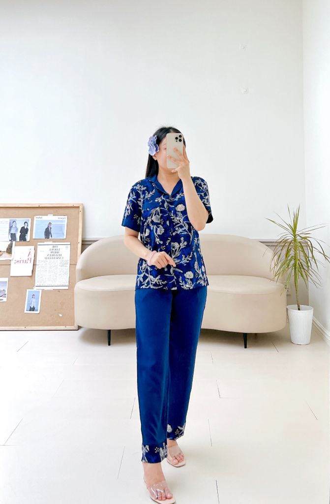 Pijama lụa mango mềm mại, không nhăn Satino TNQD - Mossa Dark Blue
