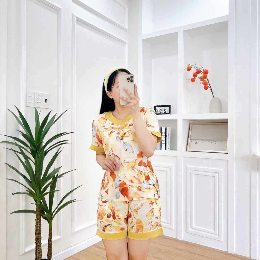 Pijama nữ Lụa Mango TNQN Satino cổ tim - T-Laris Yellow
