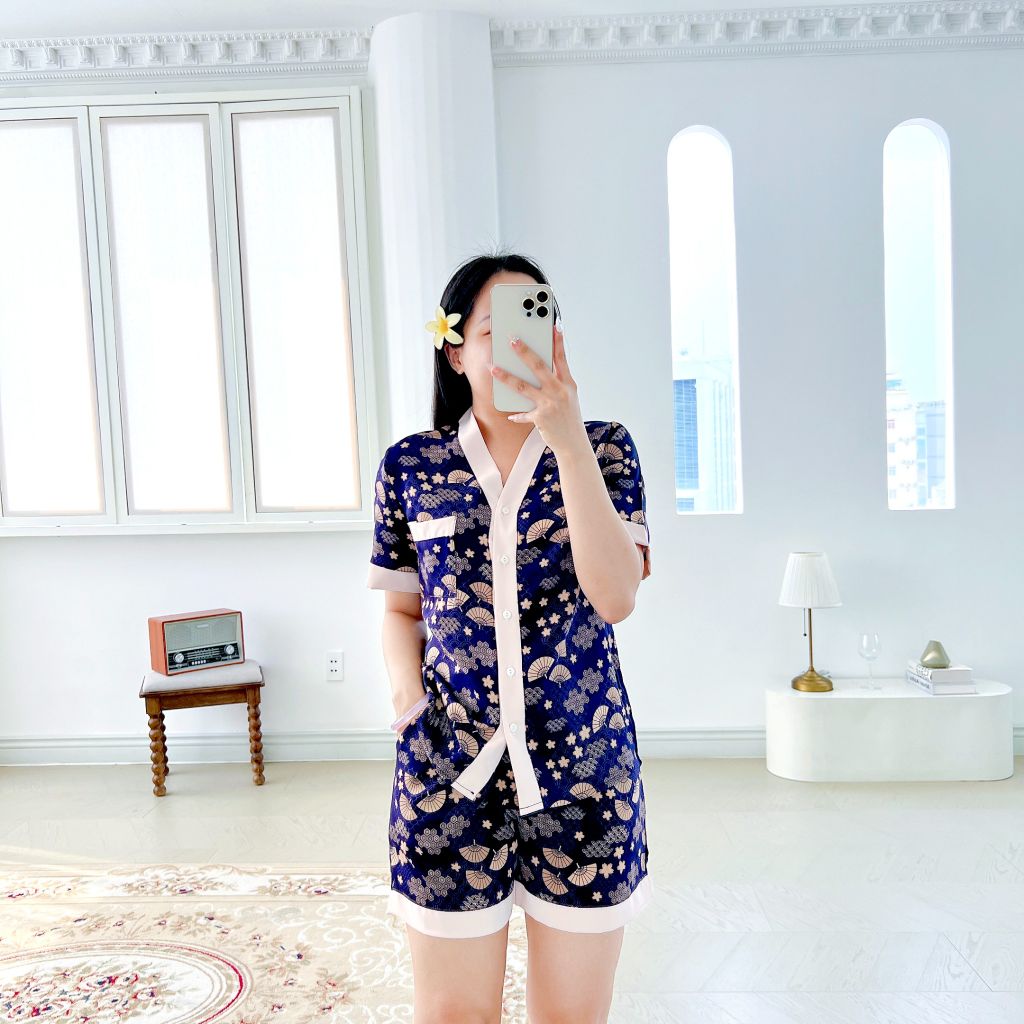 Pijama lụa mango mềm mại, không nhăn Satino TNQN cổ Y - Jadie Dark Blue
