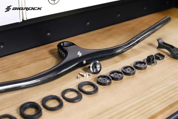 Ghi Đông Liền Pô Tăng Carbon Bigrock 740Mm