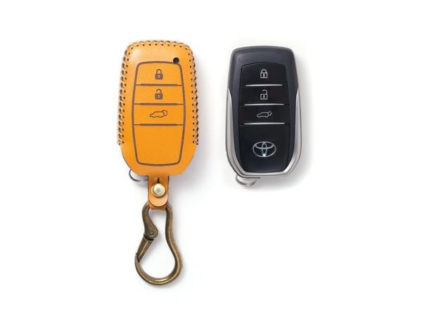  Toyota Innova Cross HEV 2024 - Bao da chìa khóa 