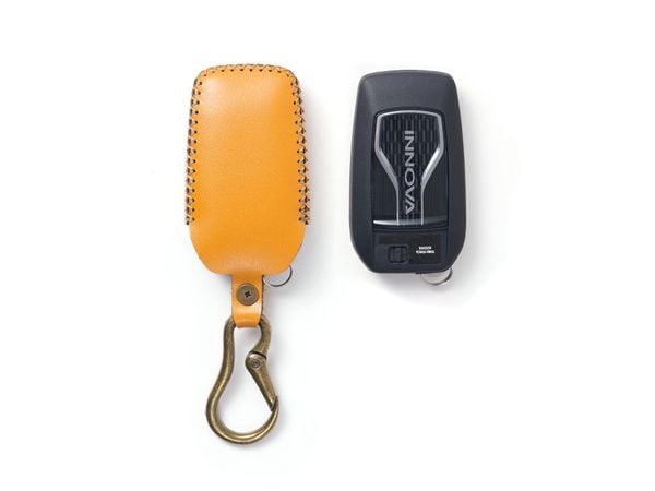  Toyota Innova Cross HEV 2024 - Bao da chìa khóa 