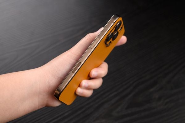  iPhone 16 Pro - Dán da điện thoại 