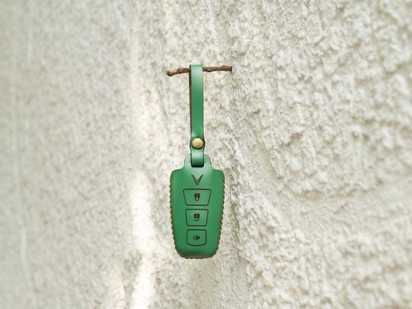  Vinfast Klara S - Bao da chìa khóa (móc dây da) 