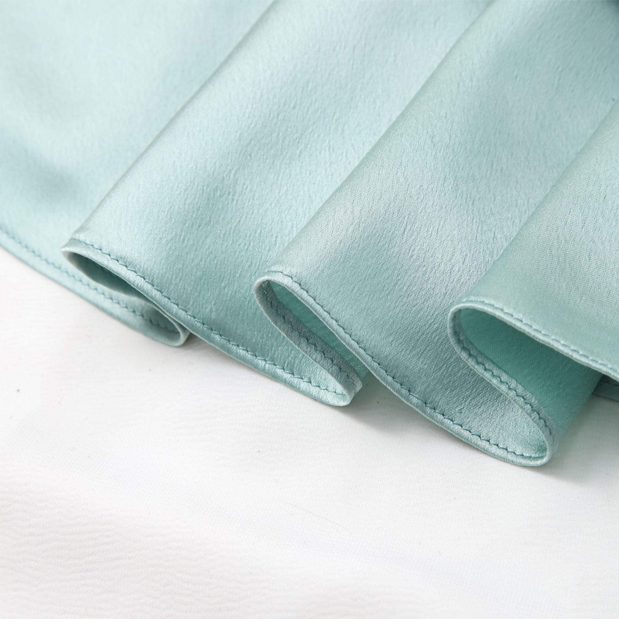 Set áo dài bé gái vải tơ ánh hoạ tiết hoa sen AG003