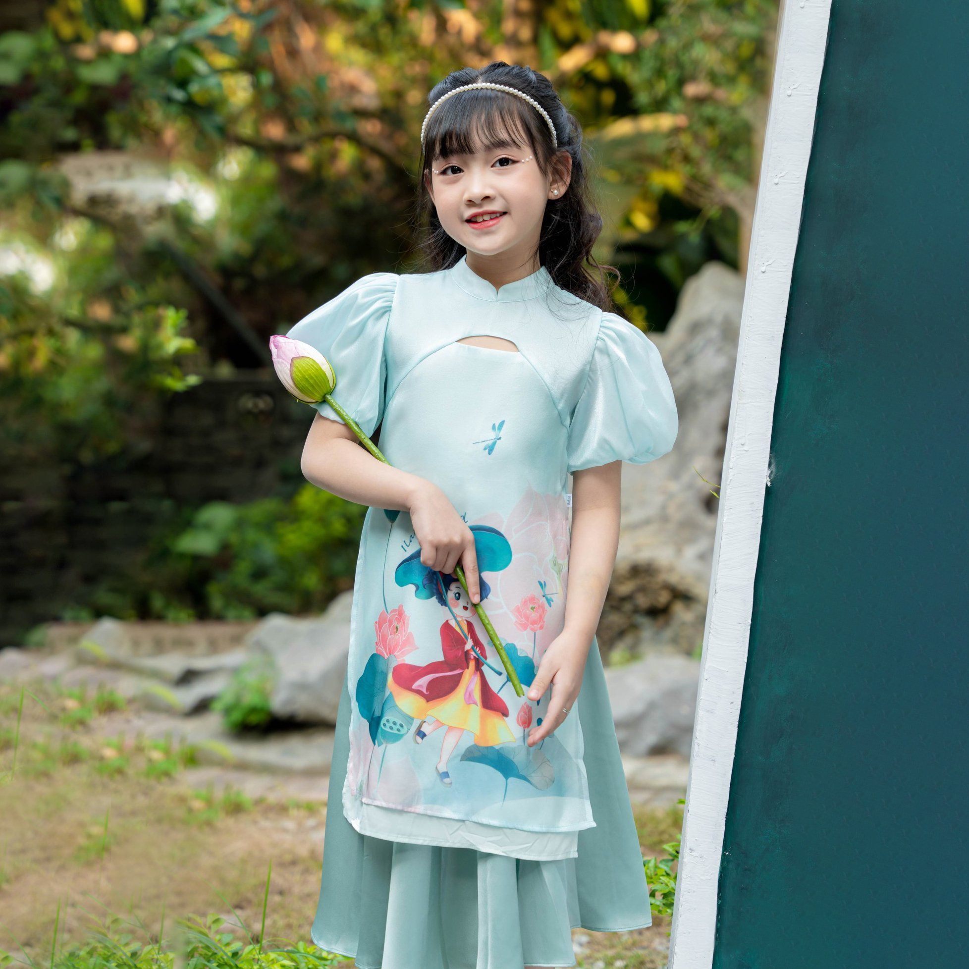 Set áo dài bé gái vải tơ ánh hoạ tiết hoa sen AG003