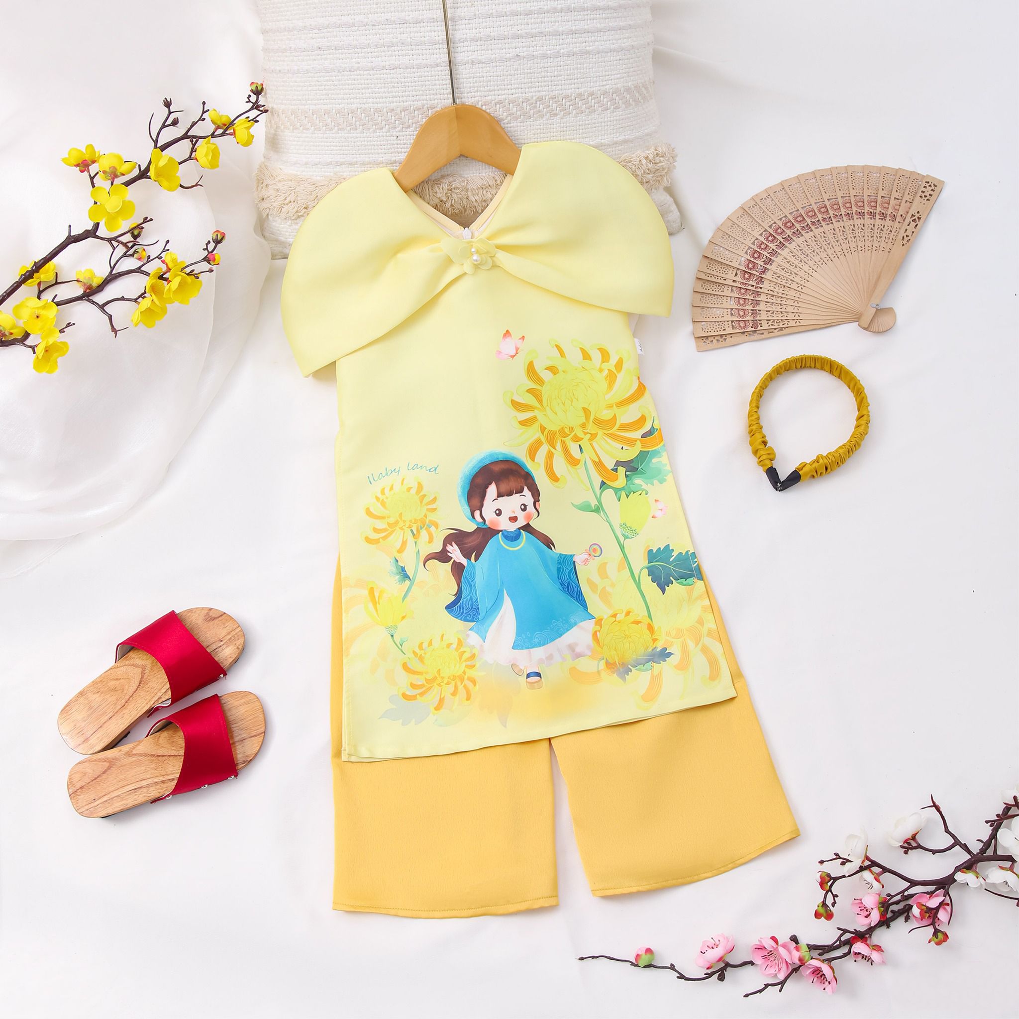 Set áo dài bé gái vải Tafta hoạ tiết hoa cúc AG004