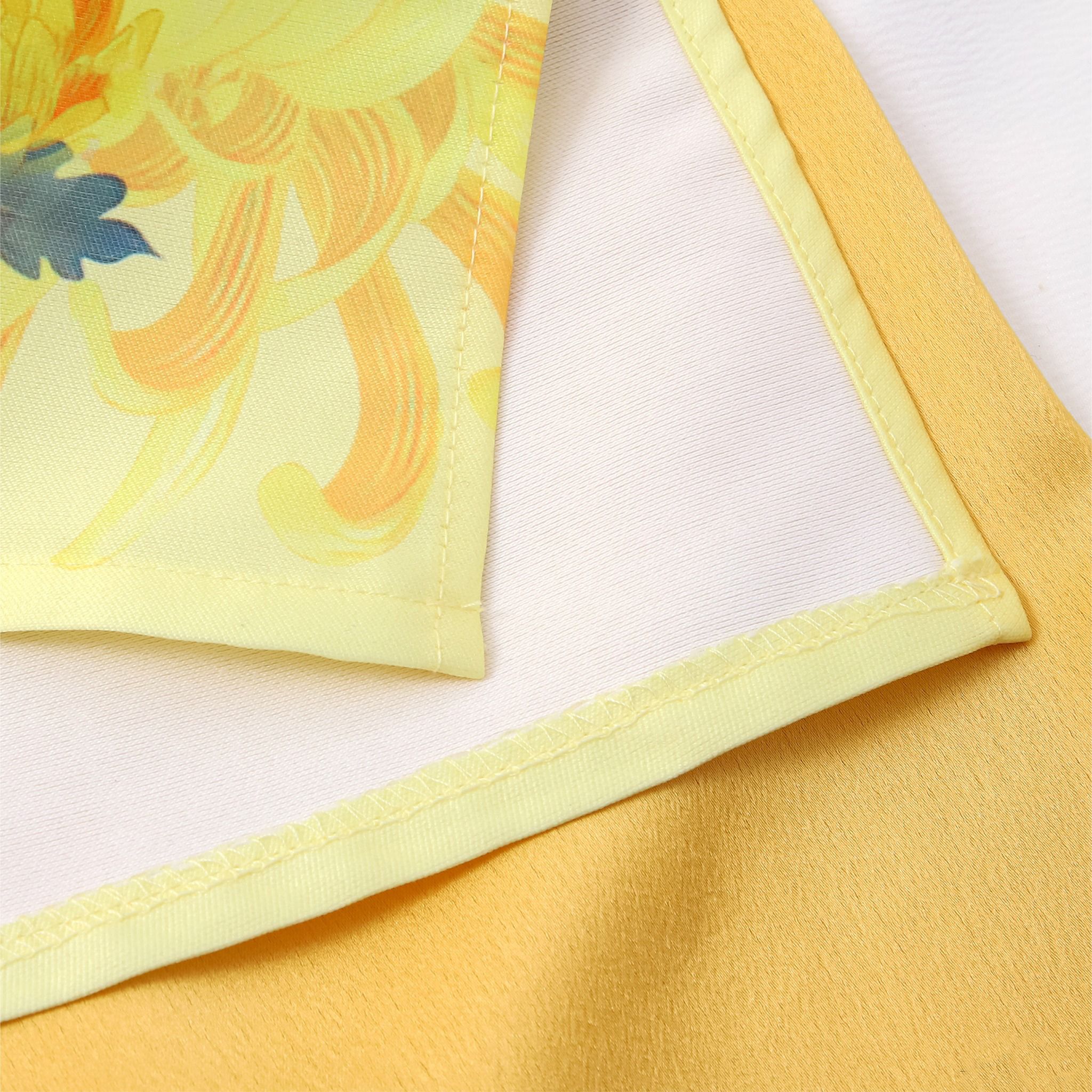 Set áo dài bé gái vải Tafta hoạ tiết hoa cúc AG004