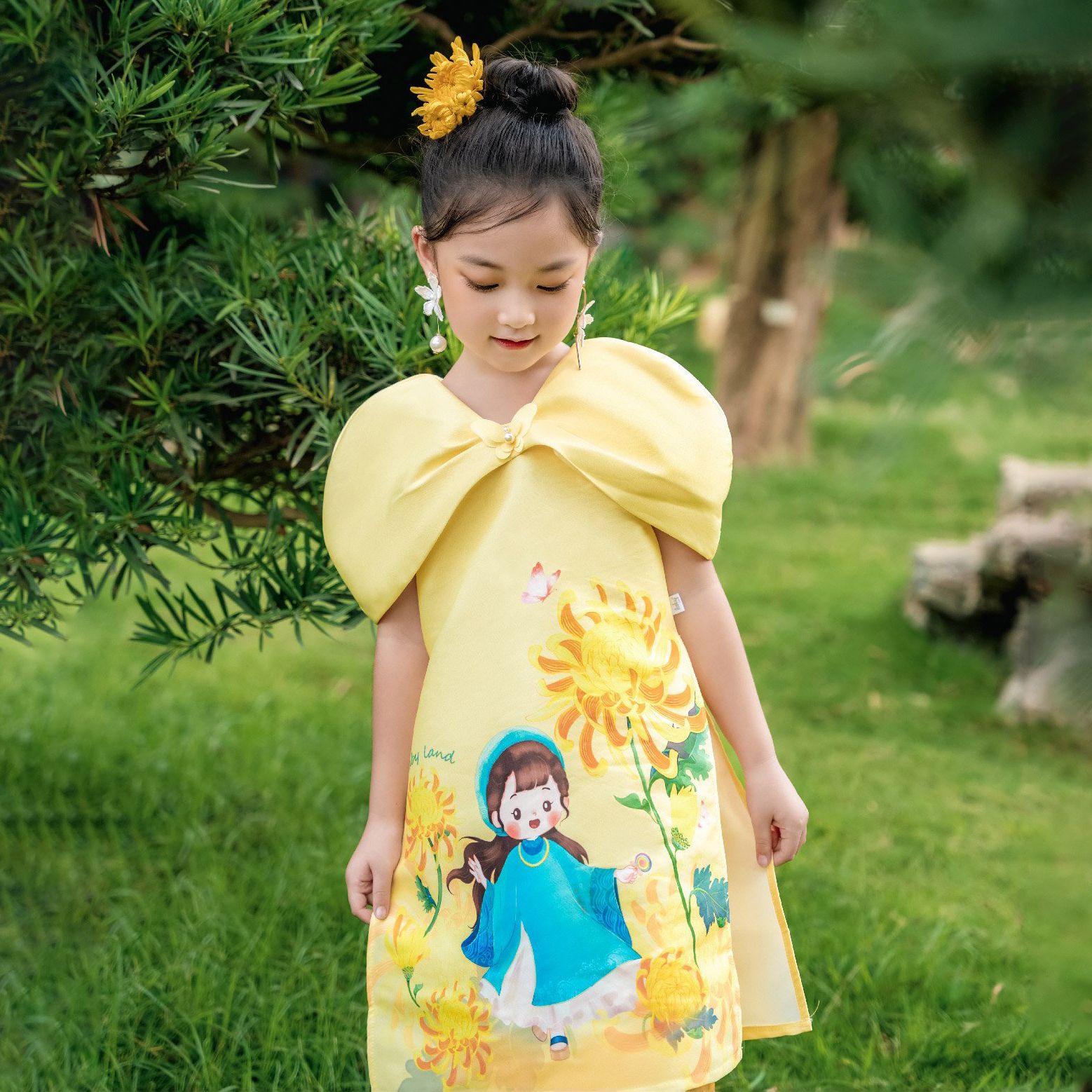 Set áo dài bé gái vải Tafta hoạ tiết hoa cúc AG004