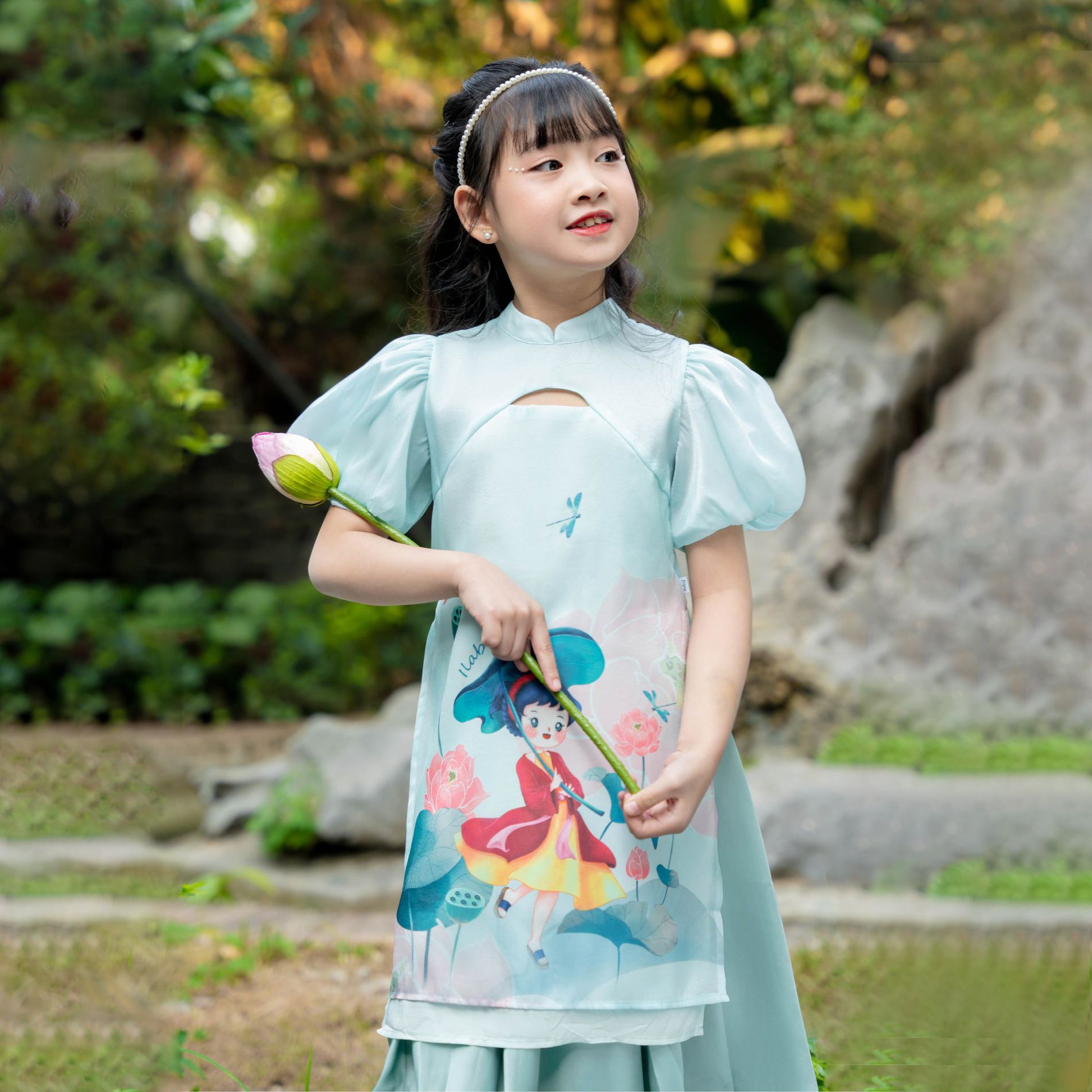 Set áo dài bé gái vải tơ ánh hoạ tiết hoa sen AG003