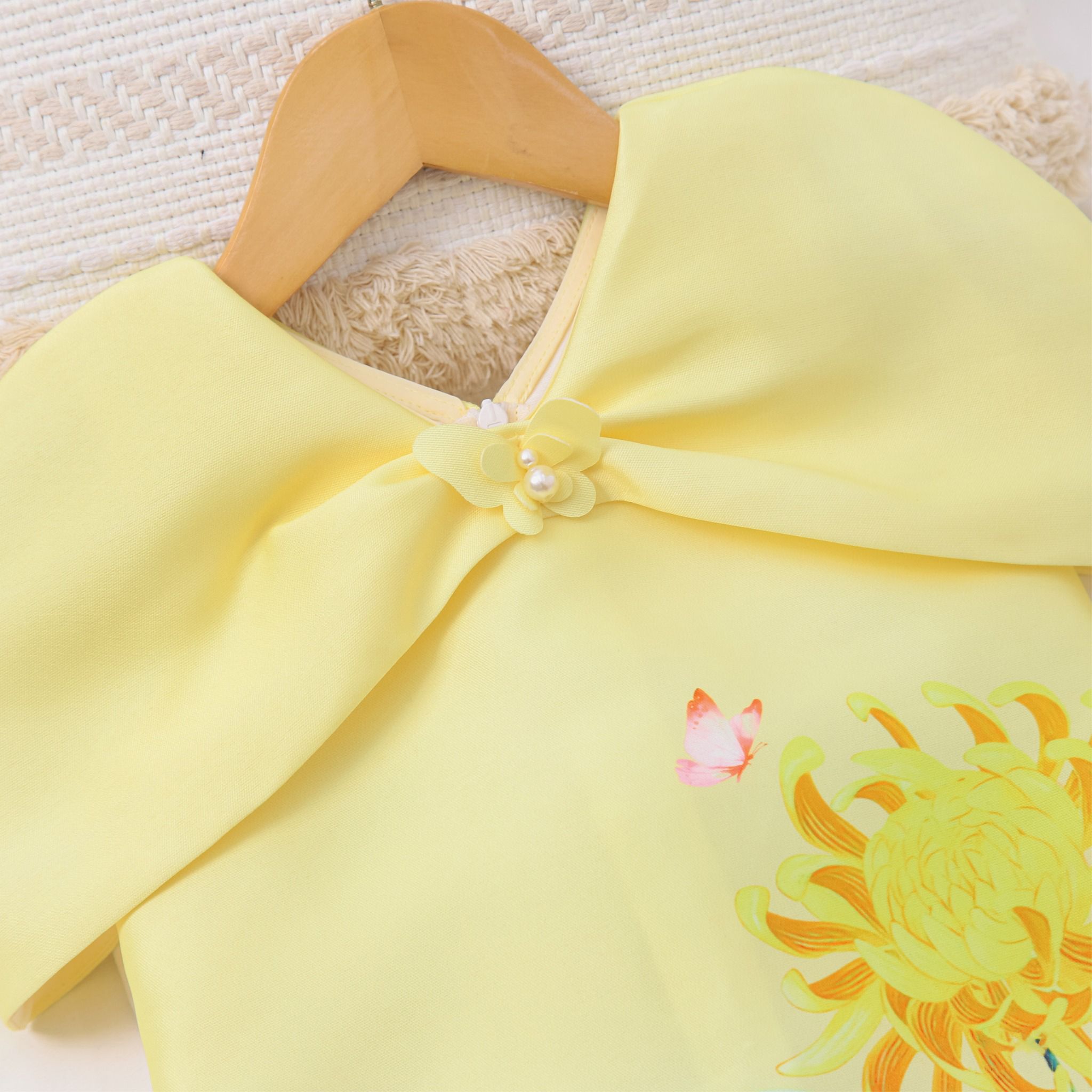 Set áo dài bé gái vải Tafta hoạ tiết hoa cúc AG004