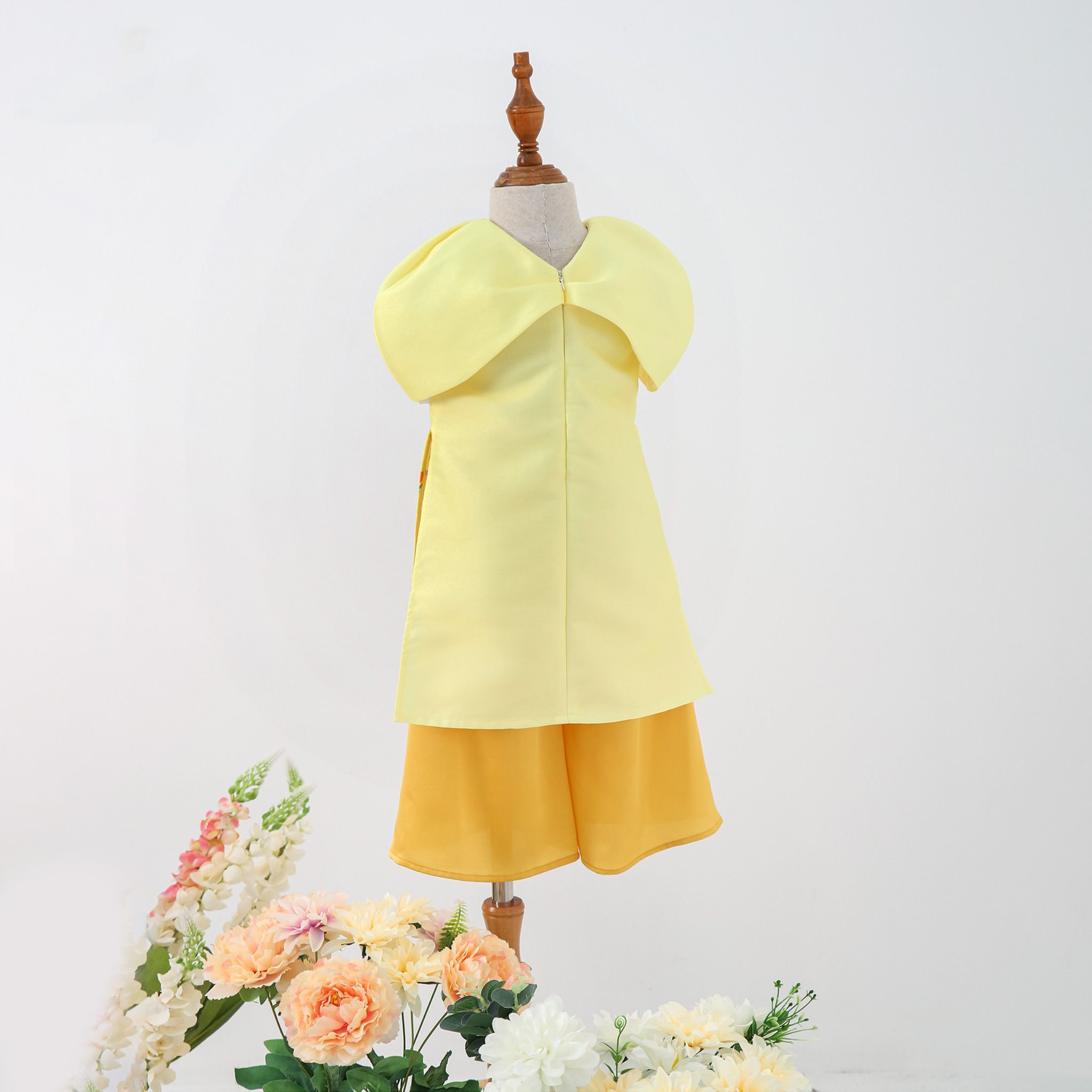 Set áo dài bé gái vải Tafta hoạ tiết hoa cúc AG004