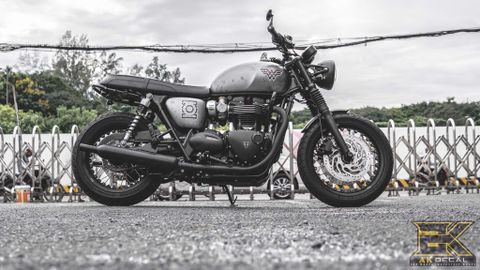 TRIUMPH THRUXTON - 001