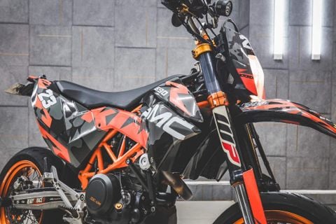 KTM 690 SMC - 010323