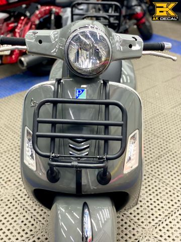 PIAGGIO VESPA GTS Super Tech 300 wrap grey
