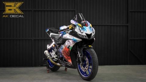 YAMAHA R15 - 002