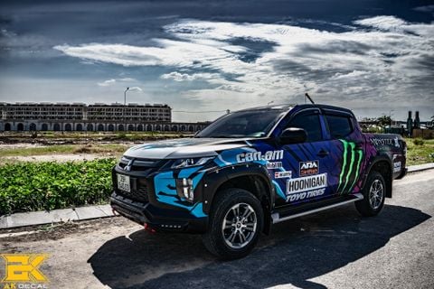 MITSUBISHI TRITON - 040121