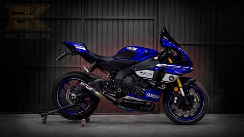 YAMAHA R1 - 022