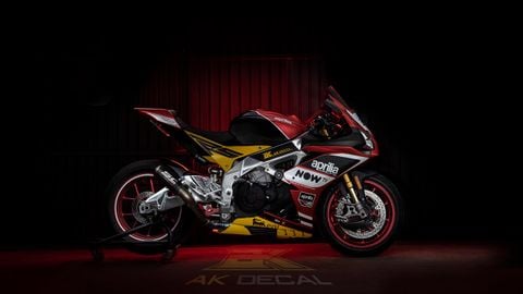 APRILIA RSV4 - 002