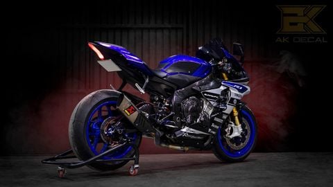 YAMAHA R1 - 012