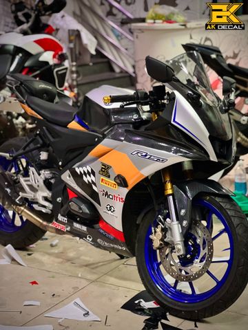 YAMAHA R15 - 051222 - M