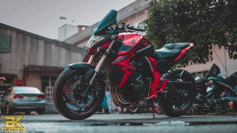 HONDA CB 1000R - 05 wrap red